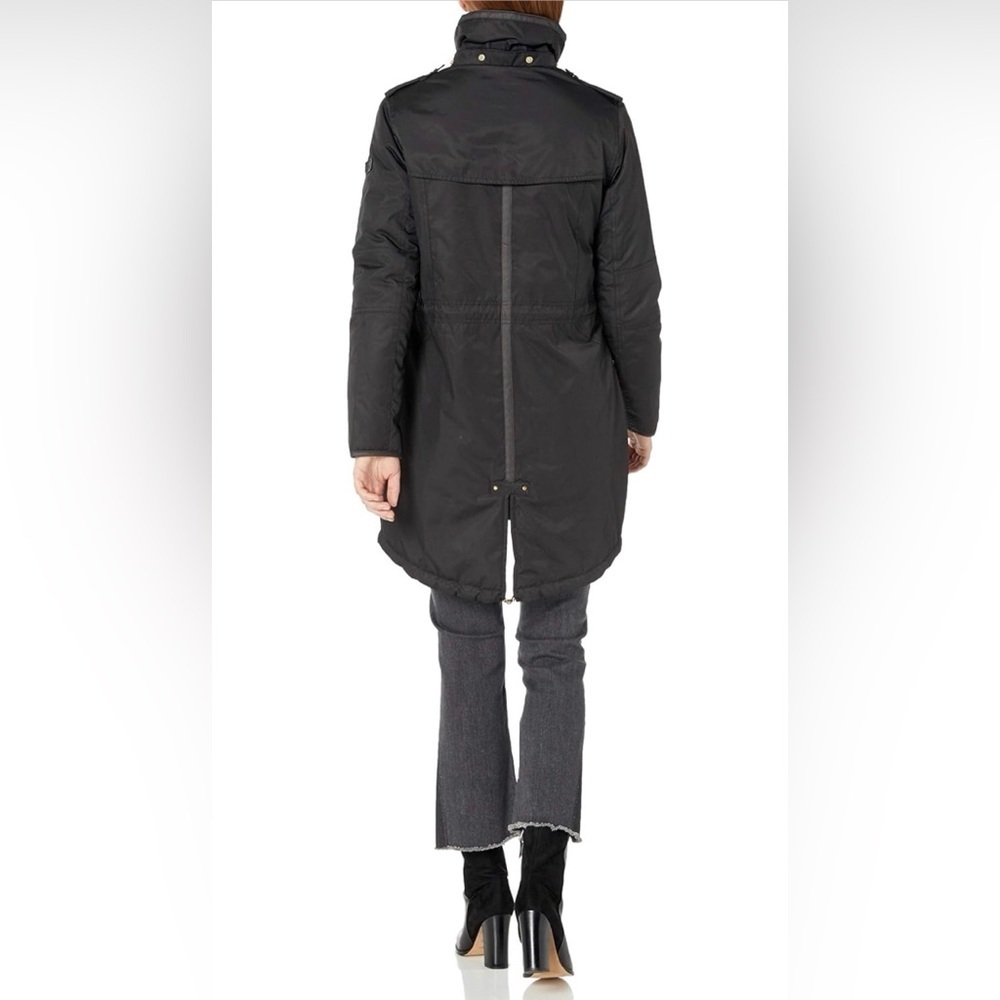TUMI BLACK PUFFER COAT WITH TAN FUR TRIM. - Picture 13 of 16